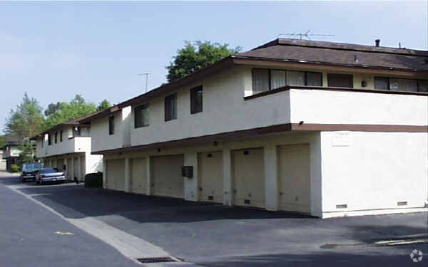 Foto del edificio - 23052 Village Dr