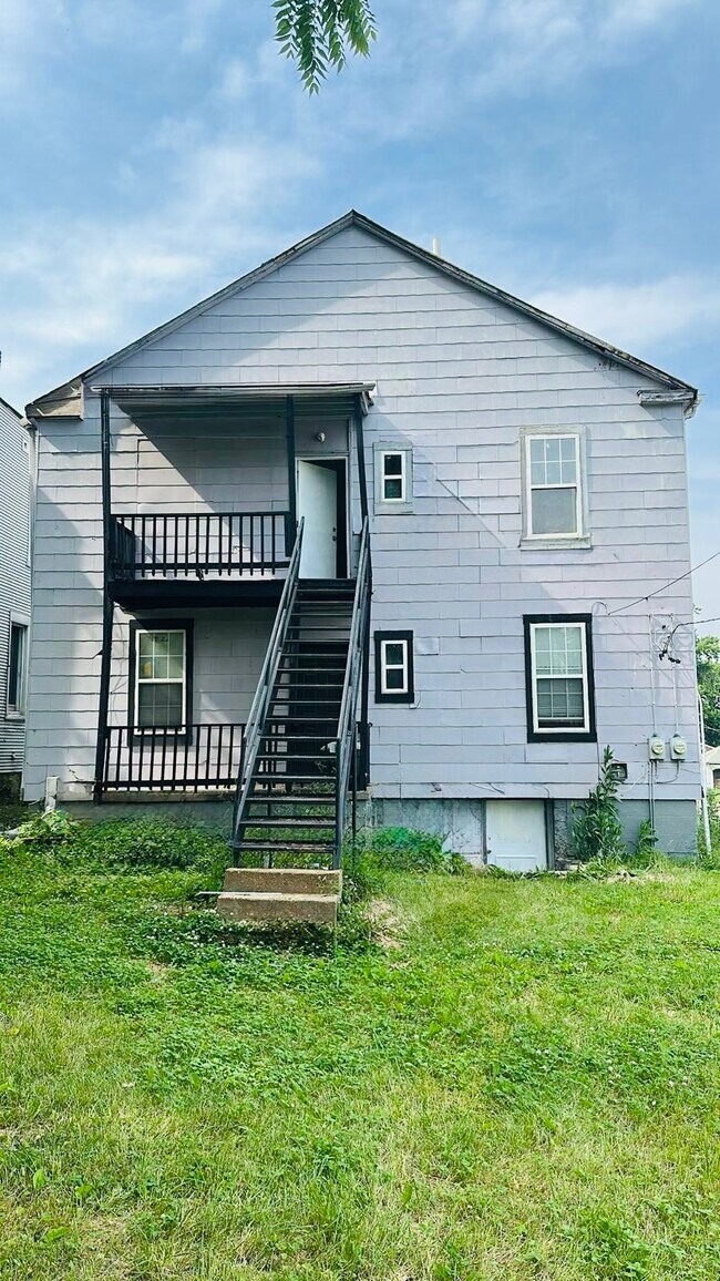 Foto del edificio - 844 Canaan Ave