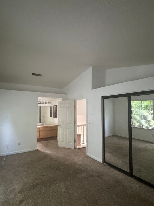 Building Photo - 600 Lighthouse Dr