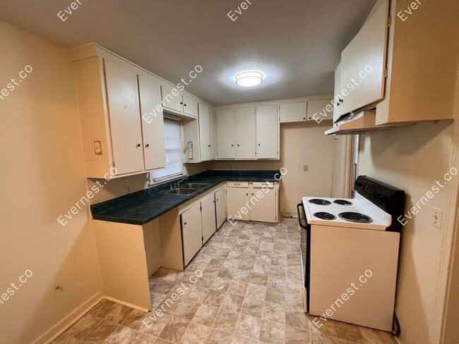 Building Photo - 2786 Brookwood Dr