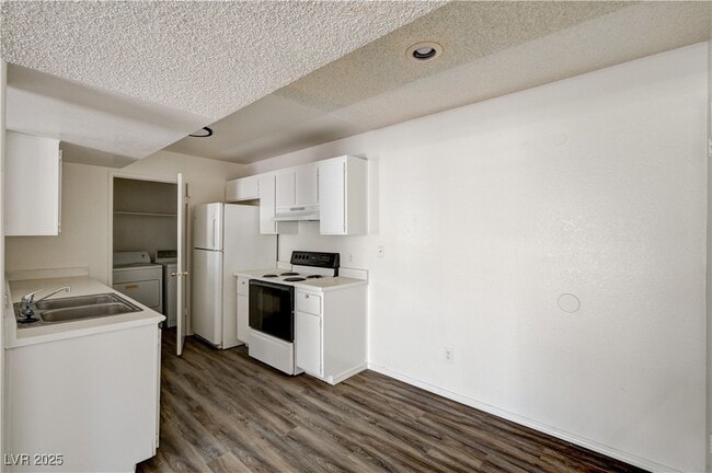 Building Photo - 5250 Mission Carmel Ln