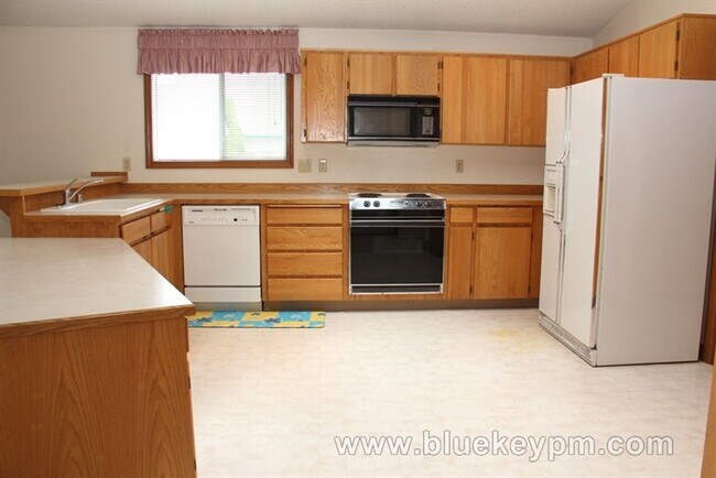 Photo - 3 Bed 1.5 Baths Home in East Cascade Park