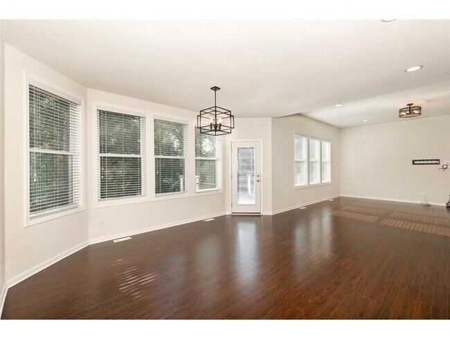 Building Photo - Newer single family home.  *5Bed*4Bath 370...
