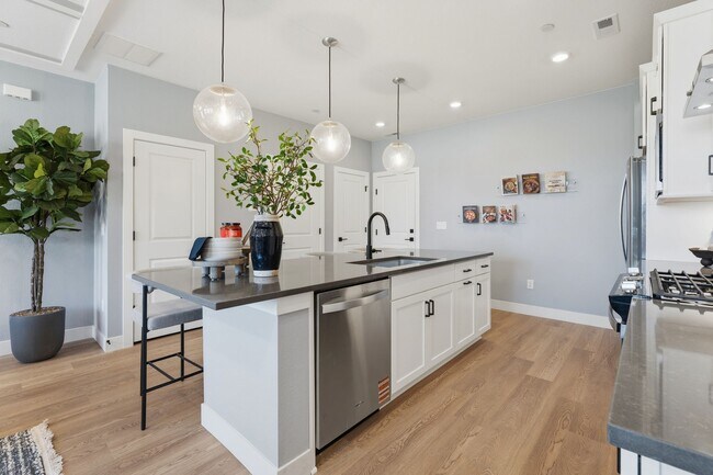 Building Photo - 938 Nettle Ln