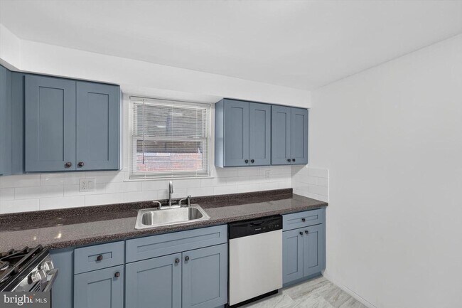 Foto del edificio - 2261 Strahle St