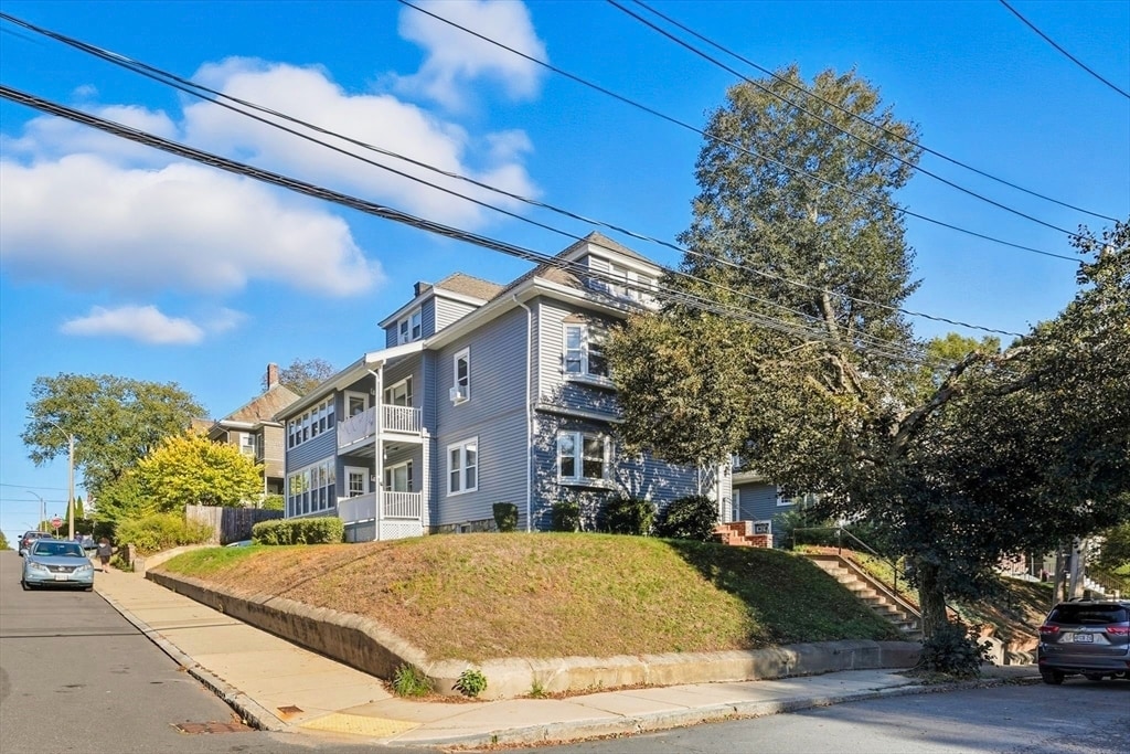 Primary Photo - 121-123-123 Willow St