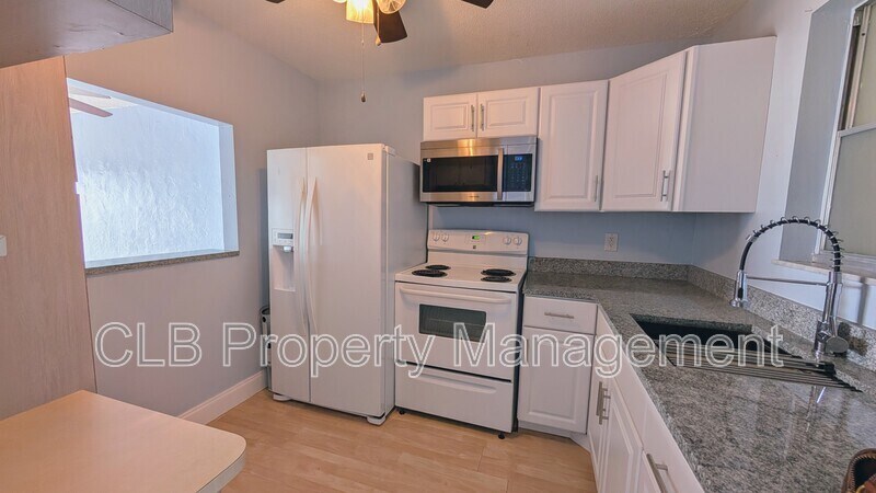 Foto principal - 2801 N Halifax Ave