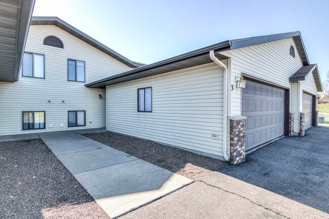 Building Photo - 2820 Edgewood Dr