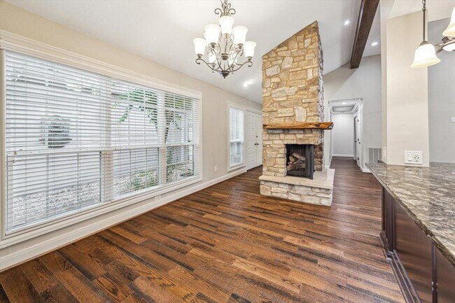 Foto del edificio - 1926 Woodland Springs St