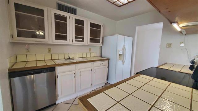 Building Photo - 557 Harrison Dr