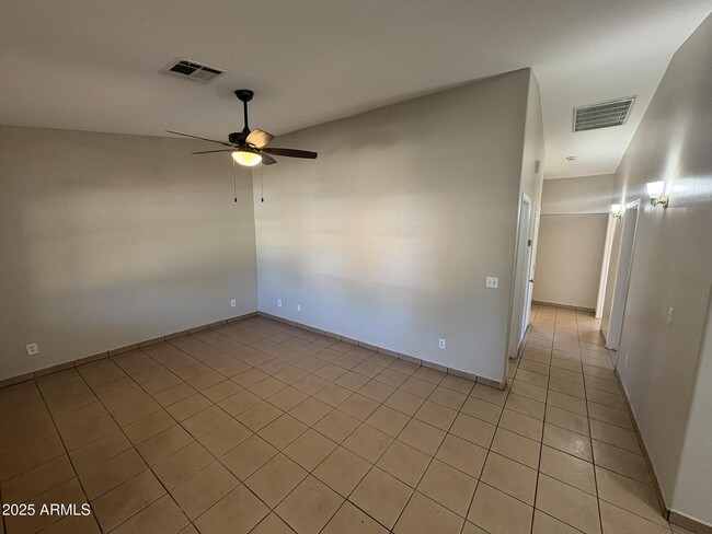 Foto del edificio - 1062 N 27th St