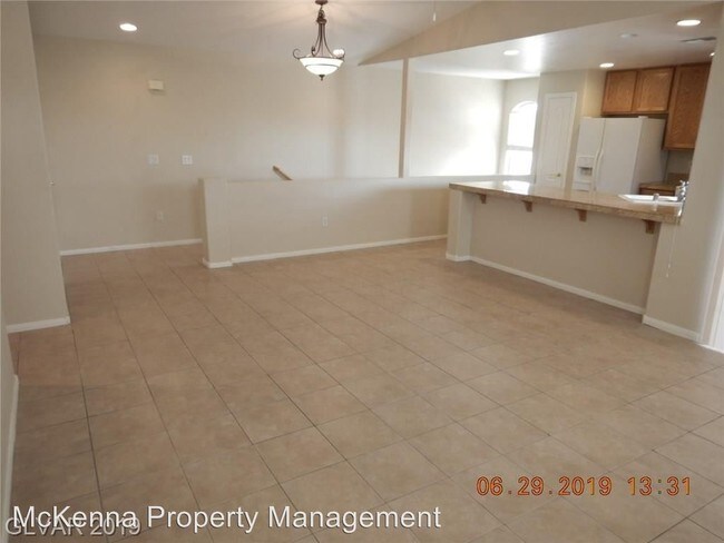 Foto del edificio - 2 br, 2 bath House - 7250 Diamond Canyon #204