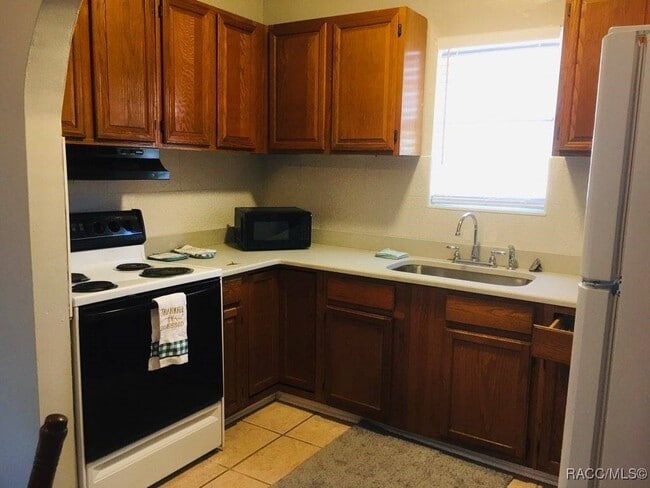 Building Photo - 209 9th Ave N