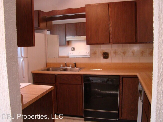 Building Photo - 909 7th St