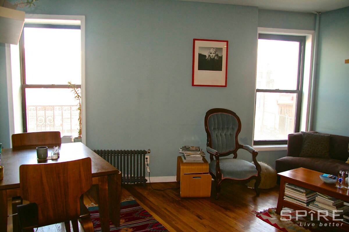 Primary Photo - 538 Graham Ave