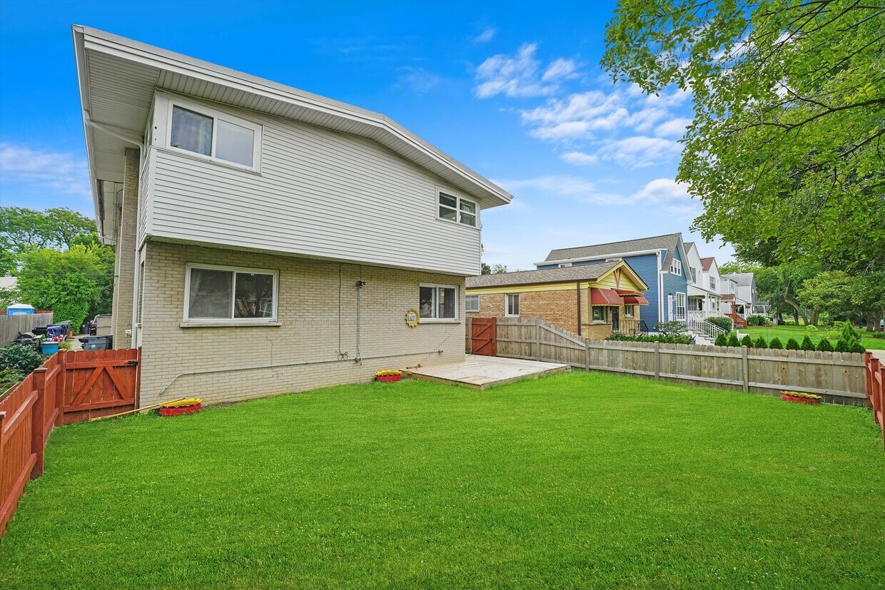 1825 Lemar Ave, Evanston, IL 60201 Townhome Rentals in Evanston IL