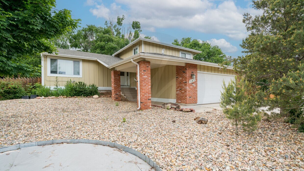 Primary Photo - Beautiful Four Bedroom Home Near Broadmoor...