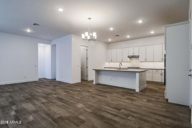 Foto del edificio - 4670 N 212th Ave