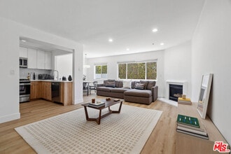 Building Photo - 16100 Sunset Blvd