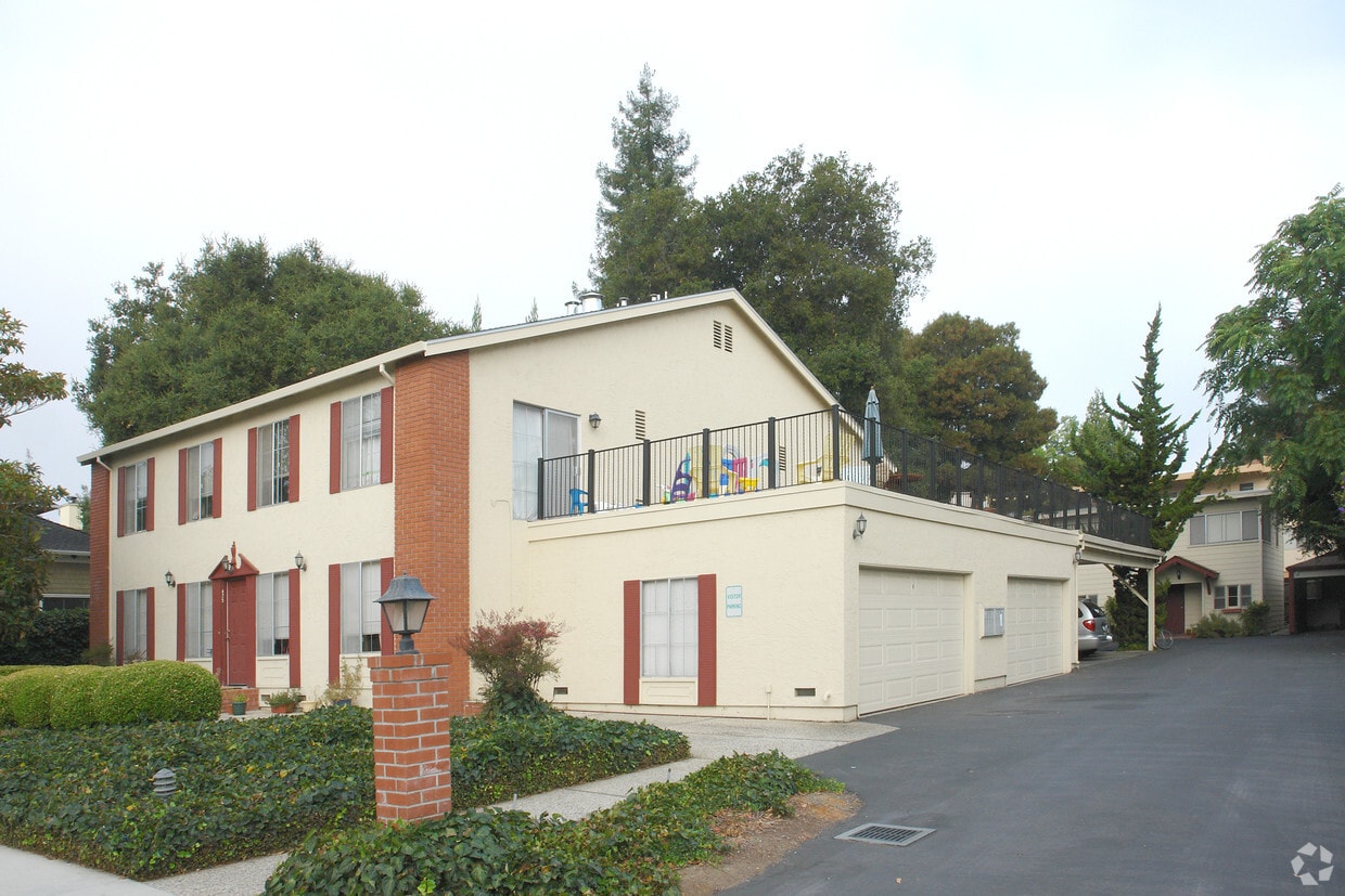 Primary Photo - 425-443 Addison Avenue
