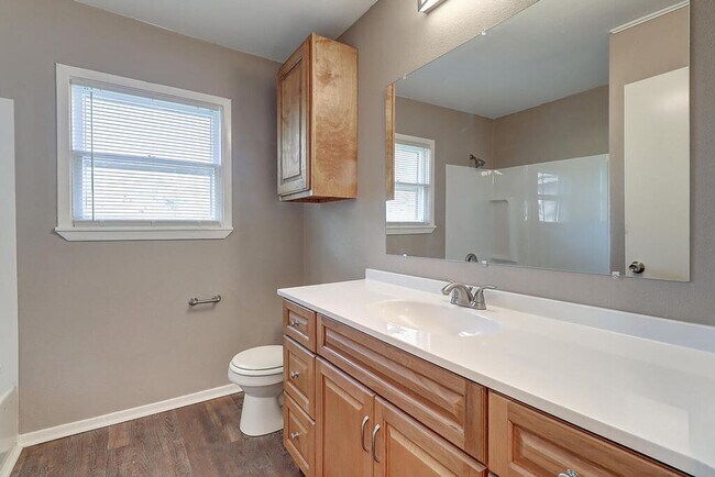 Foto del edificio - 10921 Shady Ln