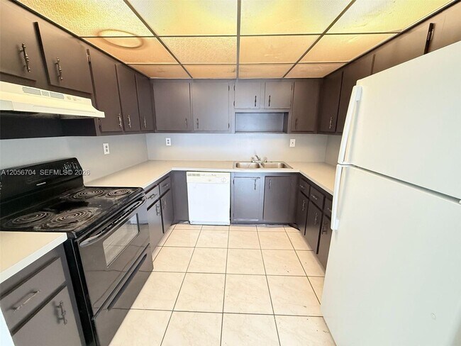 Foto del edificio - 3100 Coral Springs Dr
