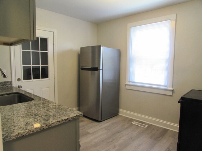 Foto del edificio - Cute - Updated 3 Bed/1 Bath Bungalow Style...