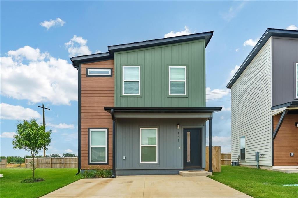 Foto principal - 751 St Charles Pl