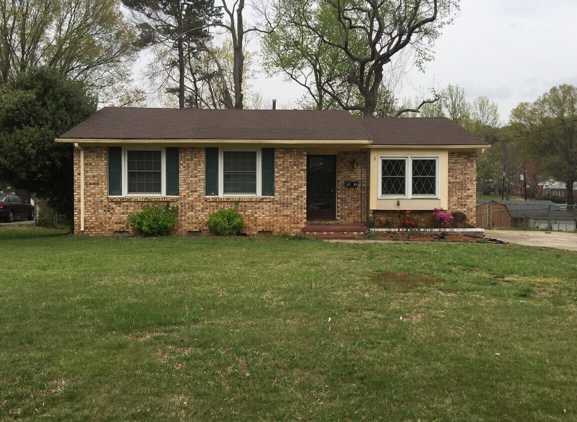 Foto principal - 4 Bedroom Ranch