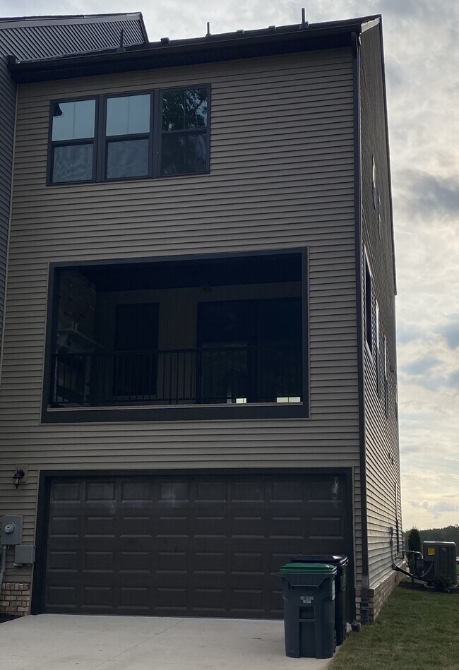 Building Photo - 2113 Cantina Ln