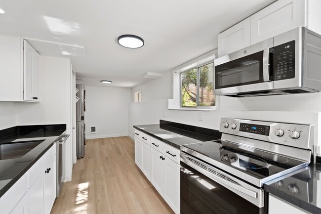 Building Photo - 5529 S 149th St