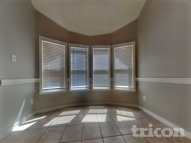 Foto del edificio - 5816 Greenmeadow Dr