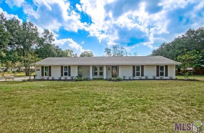 Foto del edificio - 24054 Joe May Rd