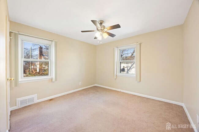 Foto del edificio - 298 Newark Ave