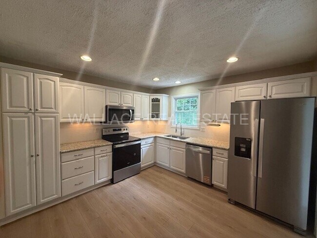 Foto del edificio - UPDATED 4 BEDROOM IN CRESTWOOD HILLS IN W. KNOXVILLE