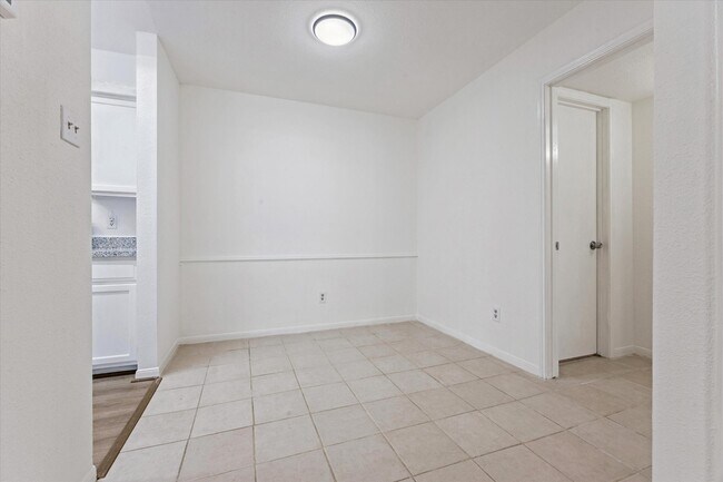 Building Photo - 6606 De Moss Dr