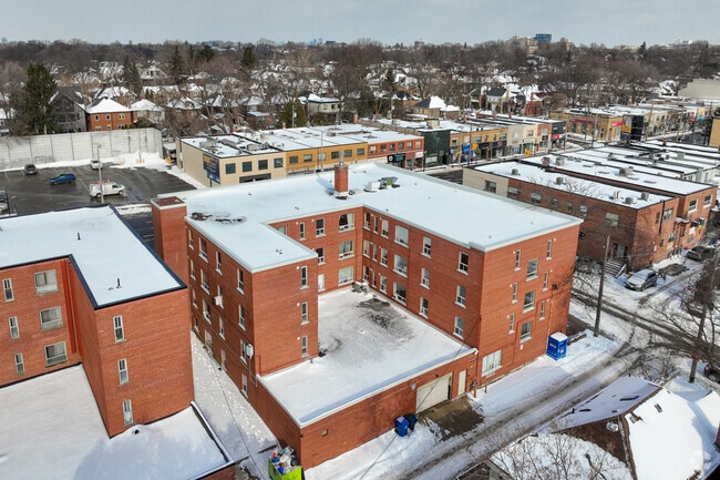 Building Photo - 1065 Eglinton