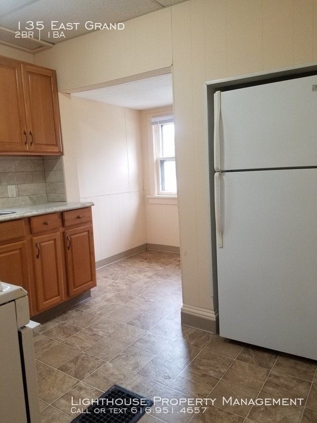Building Photo - Two Bedroom Duplex in Muskegon