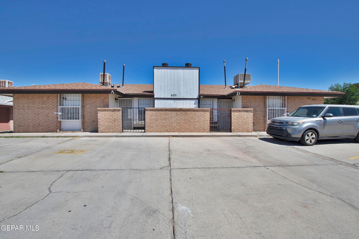607 White Cliffs Dr, El Paso, TX 79912 House Rental in El Paso, TX