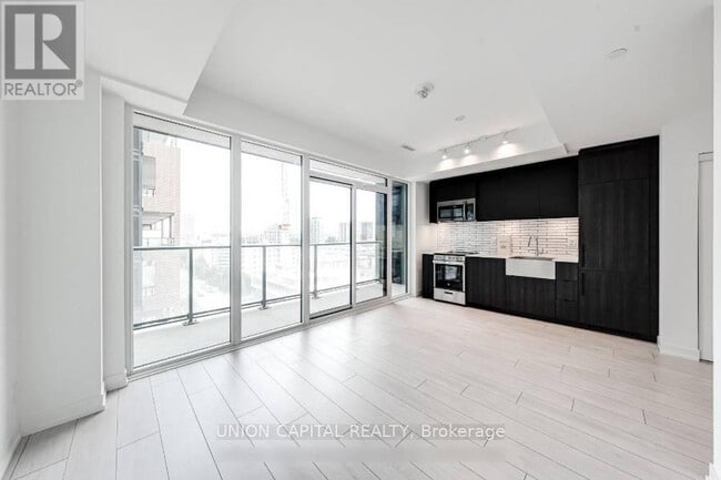 Building Photo - 270-LP270 Dufferin St