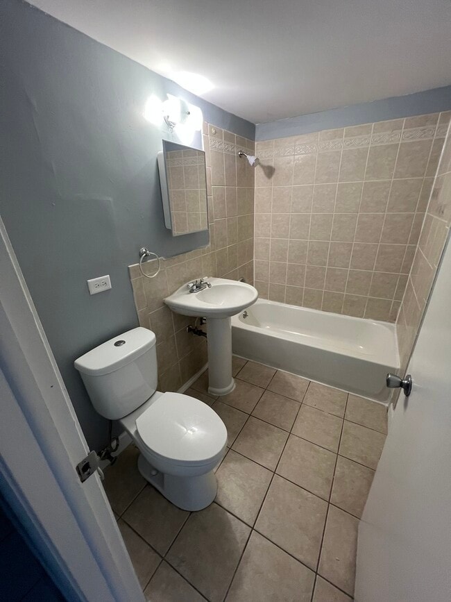 Building Photo - 4018 Bonhill Dr