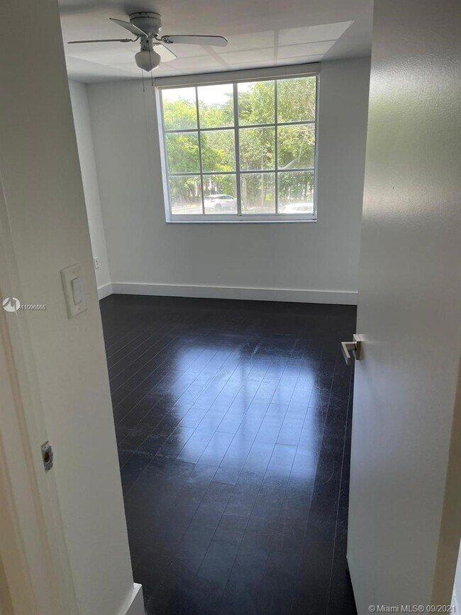 Foto del edificio - 4540 NW 107th Ave