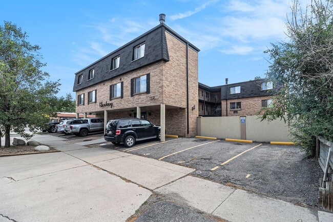 Building Photo - 2 Bedroom 1 Bath in the Heart of West Wash...