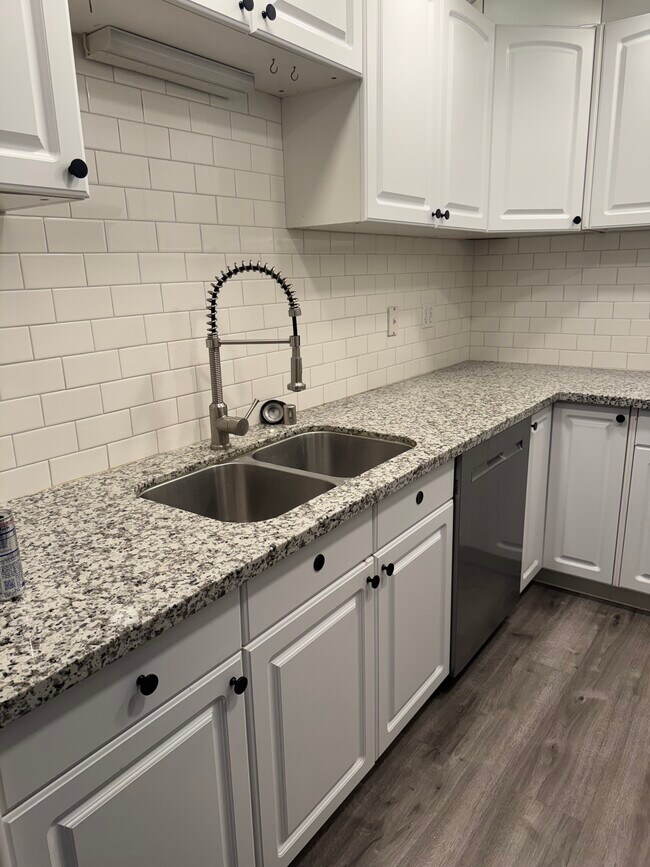 Building Photo - 5618 Madison Ave