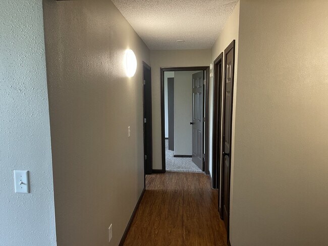 Building Photo - Charming 2 Bed/1 Bath Apartment in Eveleth...