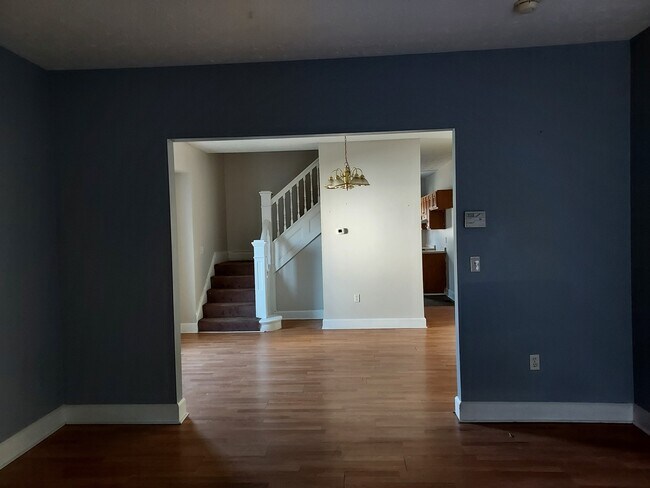 Building Photo - 2307 N Kenwood Ave