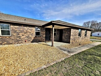 Building Photo - 111 Willowbrook St