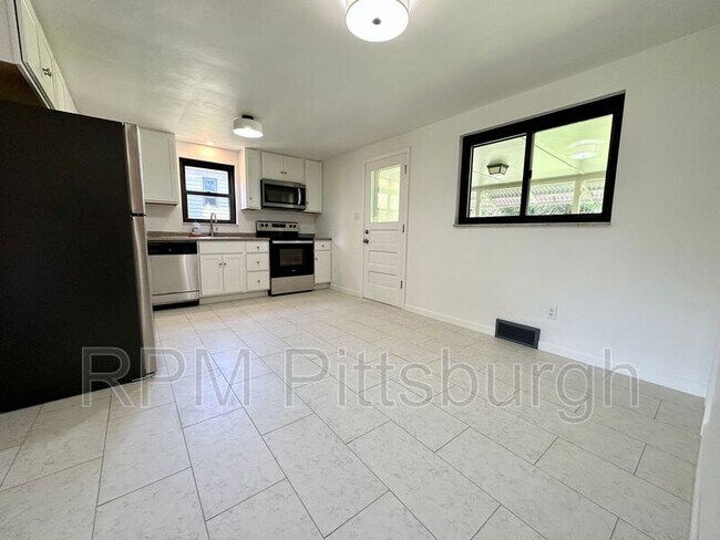 Foto del edificio - 6416 Verona Rd