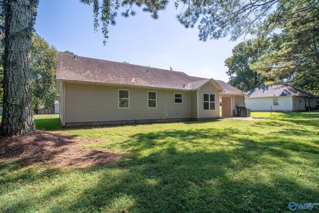 Foto del edificio - 107 Ann Bradley Dr