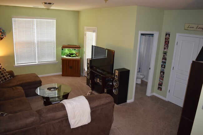 Foto del edificio - 848 Skybrook Falls Dr